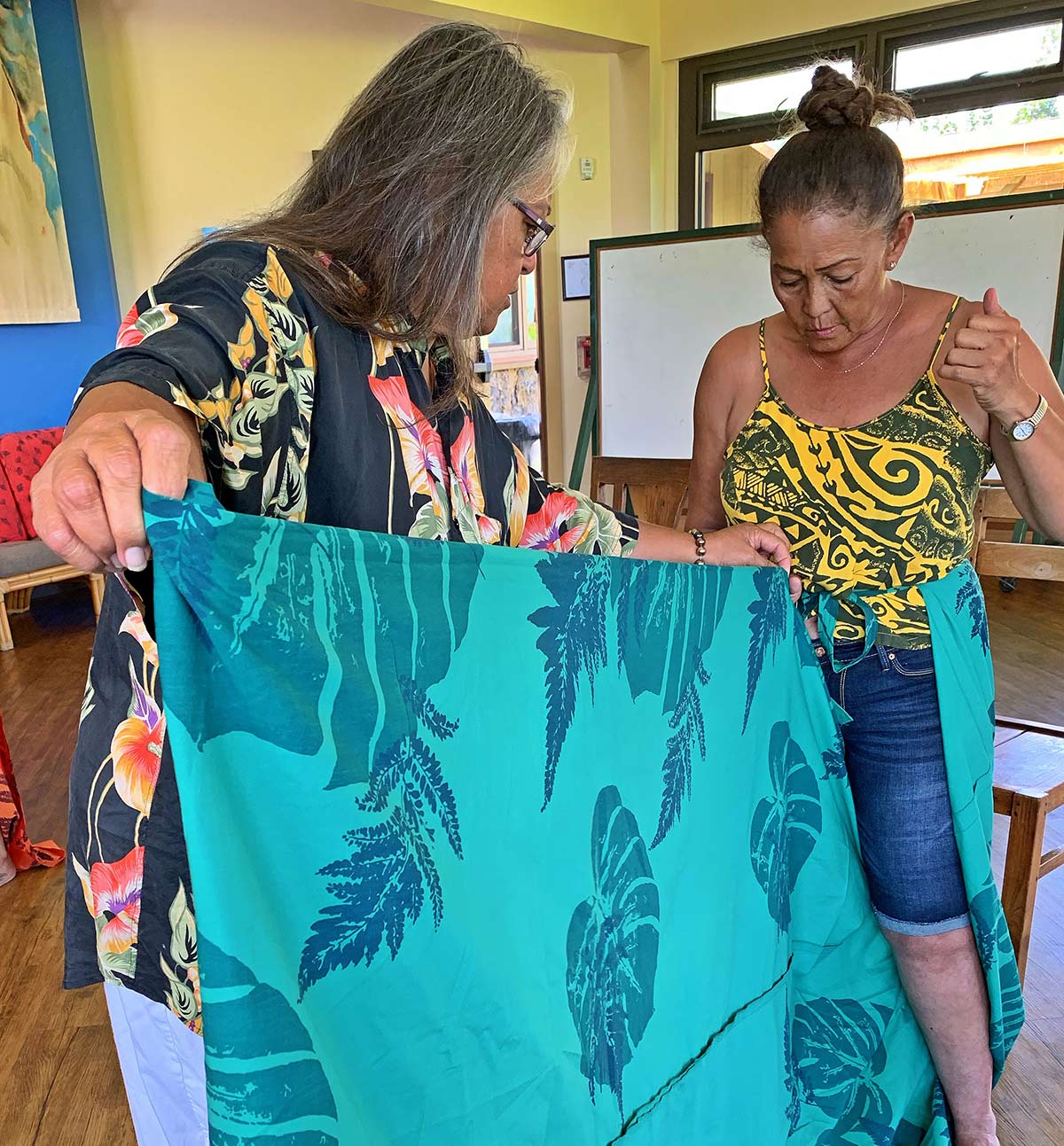 Paʻu skirt wrapping